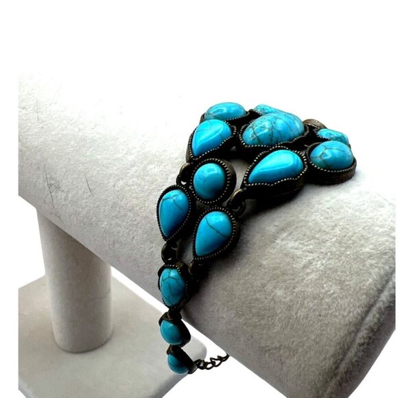 Vintage-Inspired Silver Tone Necklace & Bracelet Set With Faux Turquoise Stones. - Picture 3 of 14